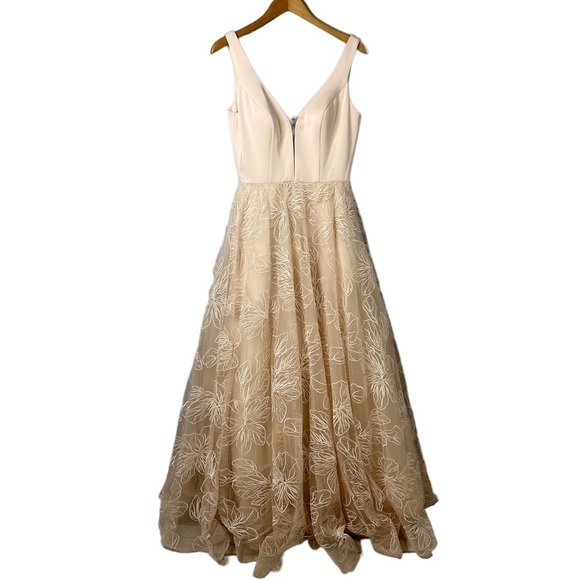 La Femme Sweetheart Floral Sequin Gown Champagne Blush Size 8 Prom Dress Wedding - Picture 2 of 8